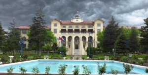 Gazi Üniversitesi, 91 öğretim üyesi ve 12 öğretim elemanı olmak