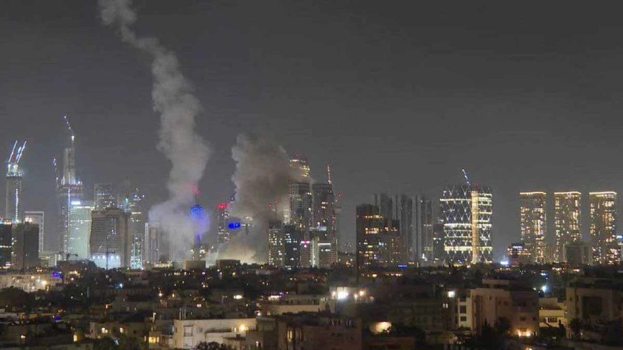 İran ve İsrail arasında karşılıklı saldırılar devam ediyor İran ve İsrail arasındaki karşılıklı hava ve füze saldırıları Orta