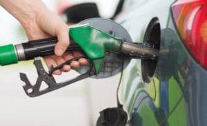 Akaryakıt fiyatları yeniden değişiyor. Benzine yapılan zammın ardından, motorin fiyatına