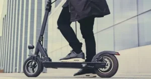 Elektrikli scooter kullanıcılarını yakından ilgilendiren yeni düzenleme geliyor. TBMM’ye sunulan