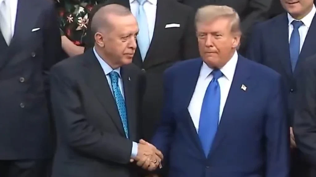 Cumhurbaşkanı Erdoğan, NATO 2025 Zirvesi'nde Donald Trump ile görüştü 1 Cumhurbaşkanı Erdoğan, NATO 2025 Zirvesi'nde Donald Trump ile görüştü