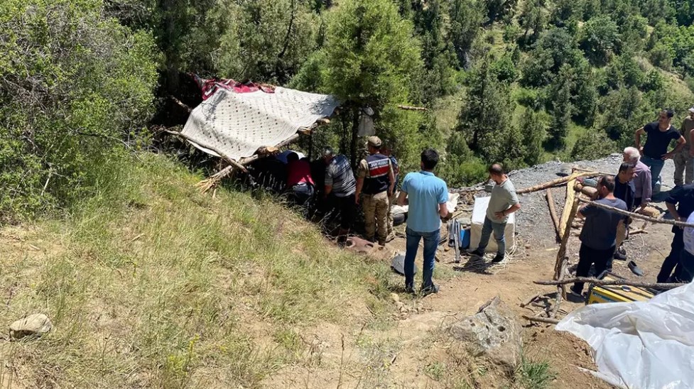 Erzurum taş ocağında göçük: 3 kişi öldü 1 Erzurum taş ocağında göçük 3 kişi öldü