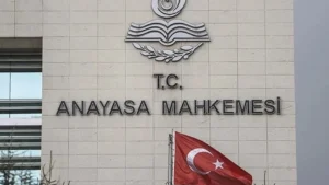 Anayasa Mahkemesi (AYM), devlet memuru adaylarının “hal ve hareketleri” gerekçesiyle