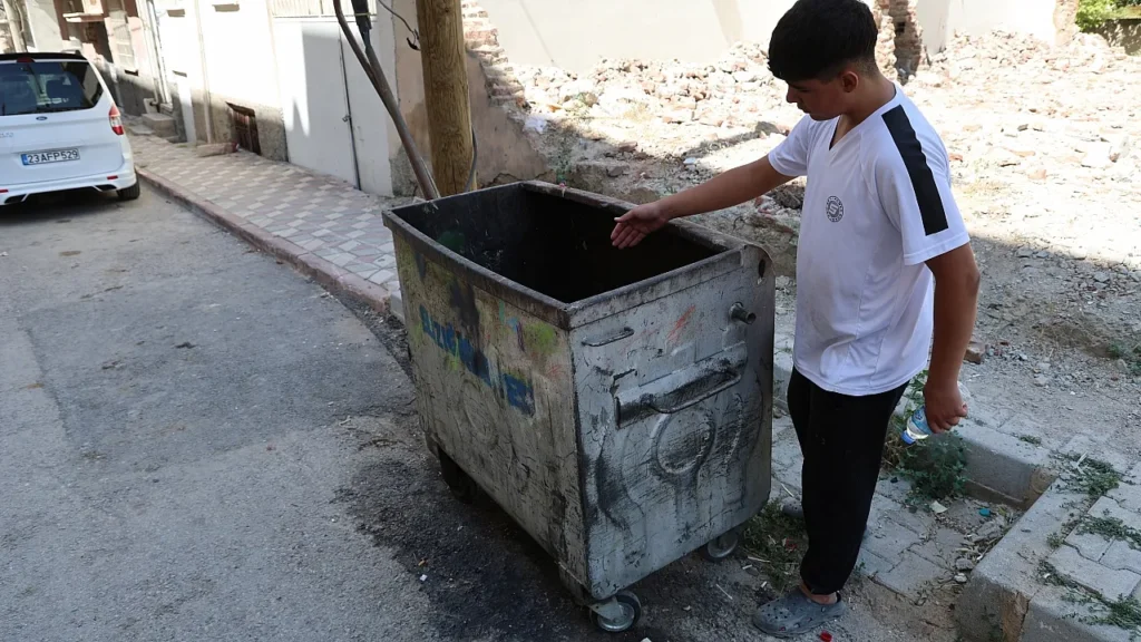 Çöpte Yeni doğmuş bebek bulundu, Anne yakalandı 1 çöpte yeni doğmuş bebek