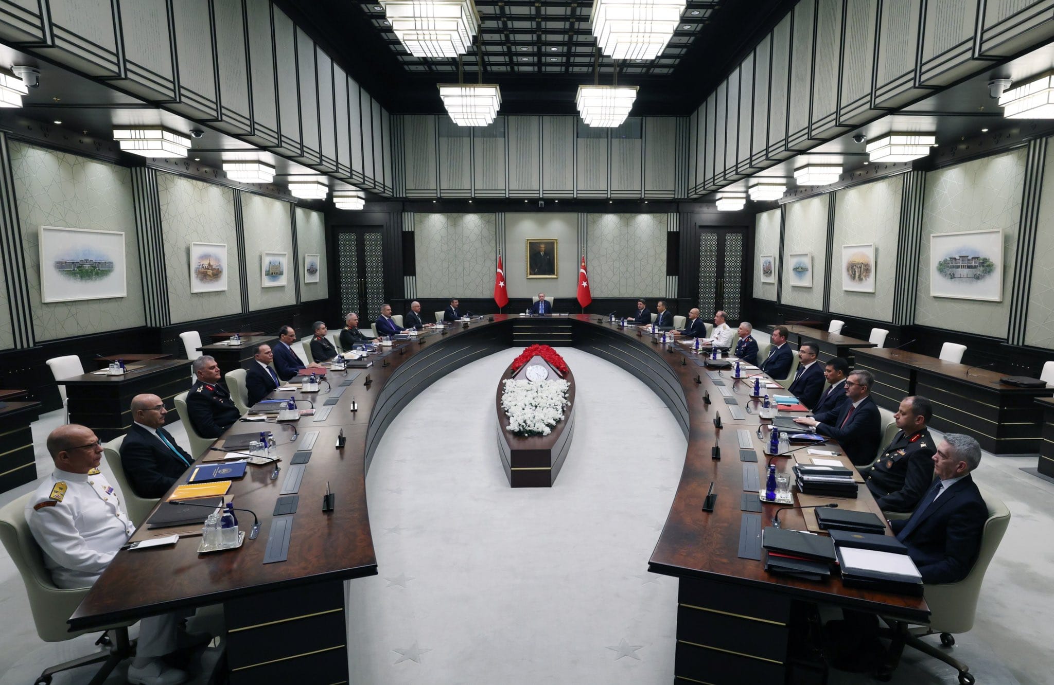 MGK toplantısı sonrası 6 maddelik bildiri yayımlandı Cumhurbaşkanı Erdoğan başkanlığında Beştepe’de yapılan Milli Güvenlik Kurulu toplantısı 3