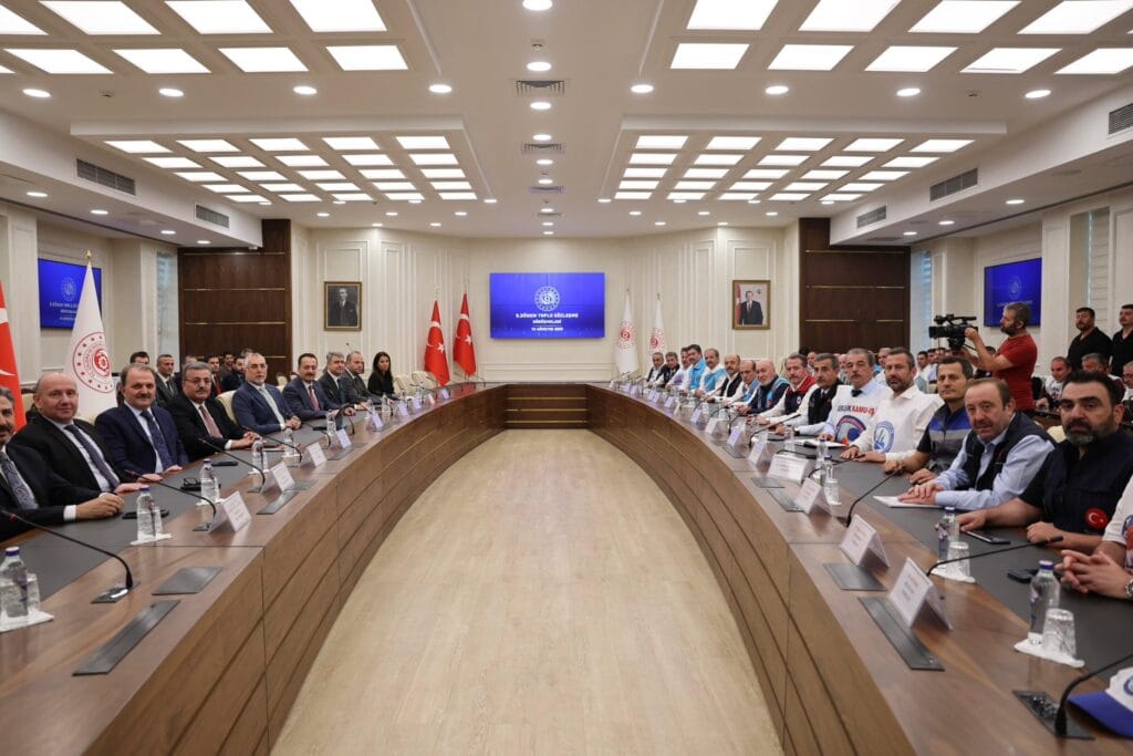 Hükümet memurlara 2026 ve 2027 zam teklifini açıkladı 1 memurlar