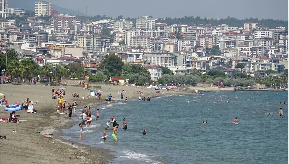 Trabzon'da denize girmek yasaklandı: Dalga yüksekliği 1 metreyi aştı 1 trabzon denize girme yasağı