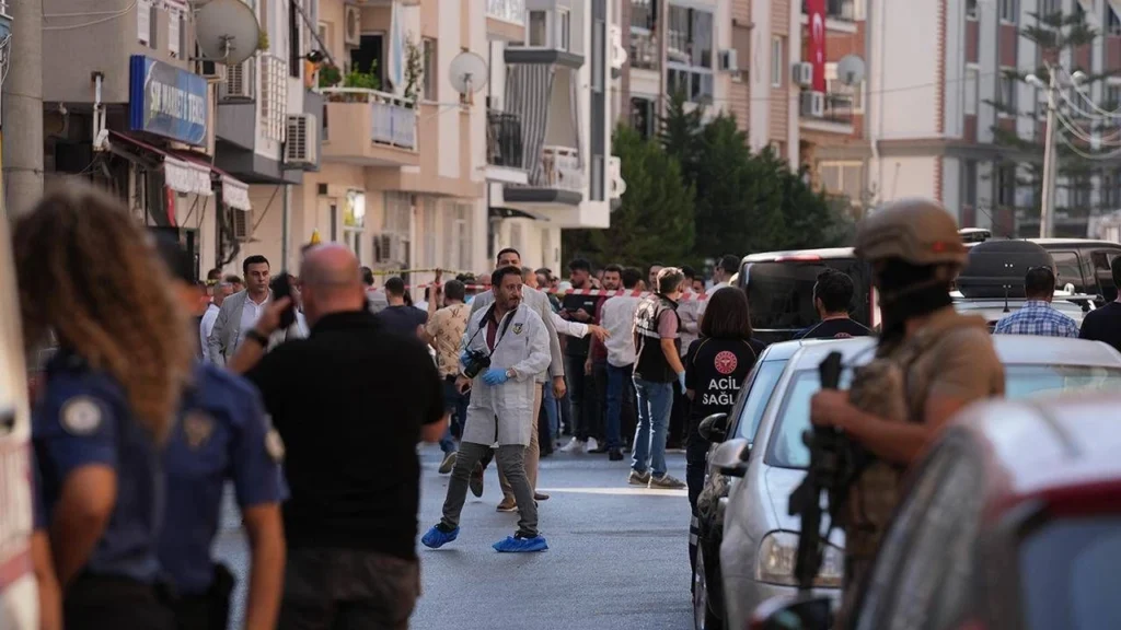 İzmir’de Polis Merkezine Silahlı Saldırı: 2 Şehit, 6 Yaralı 1 izmir polis merkezi